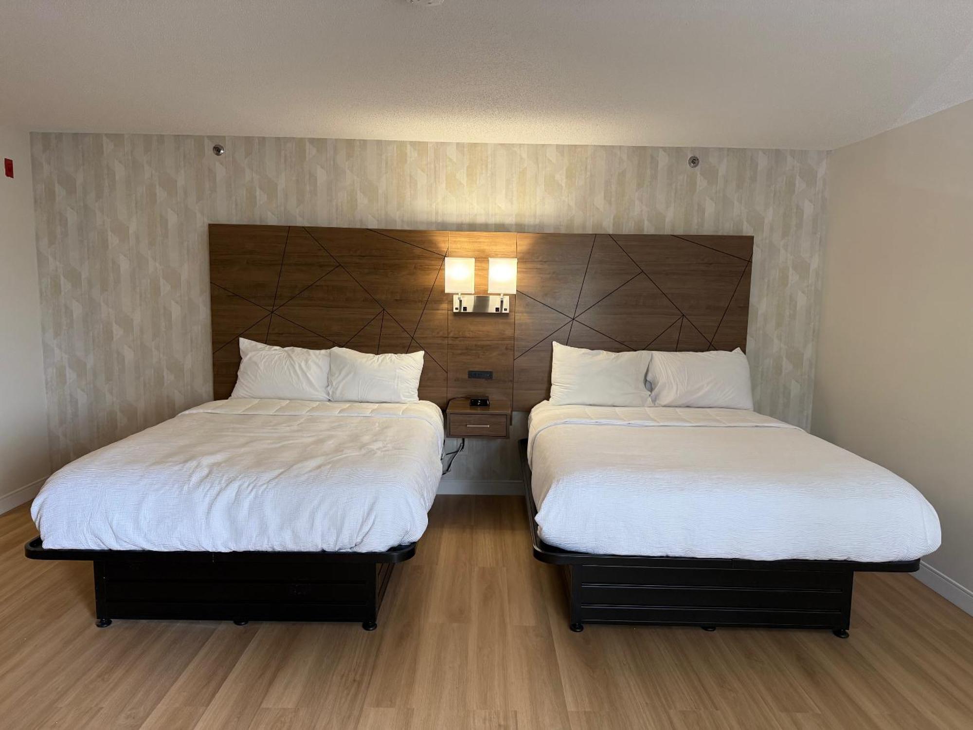 Baldwin Inn And Suites West Springfield Eksteriør bilde