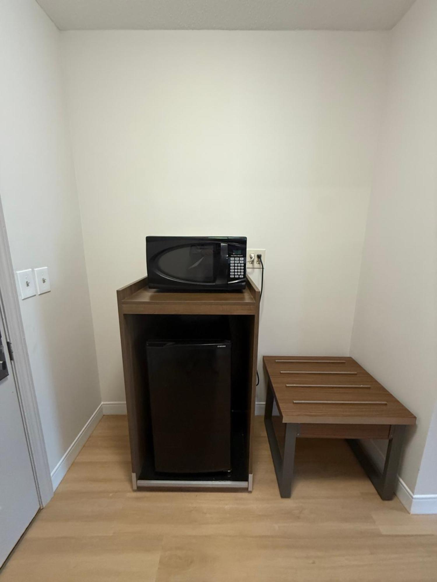 Baldwin Inn And Suites West Springfield Eksteriør bilde